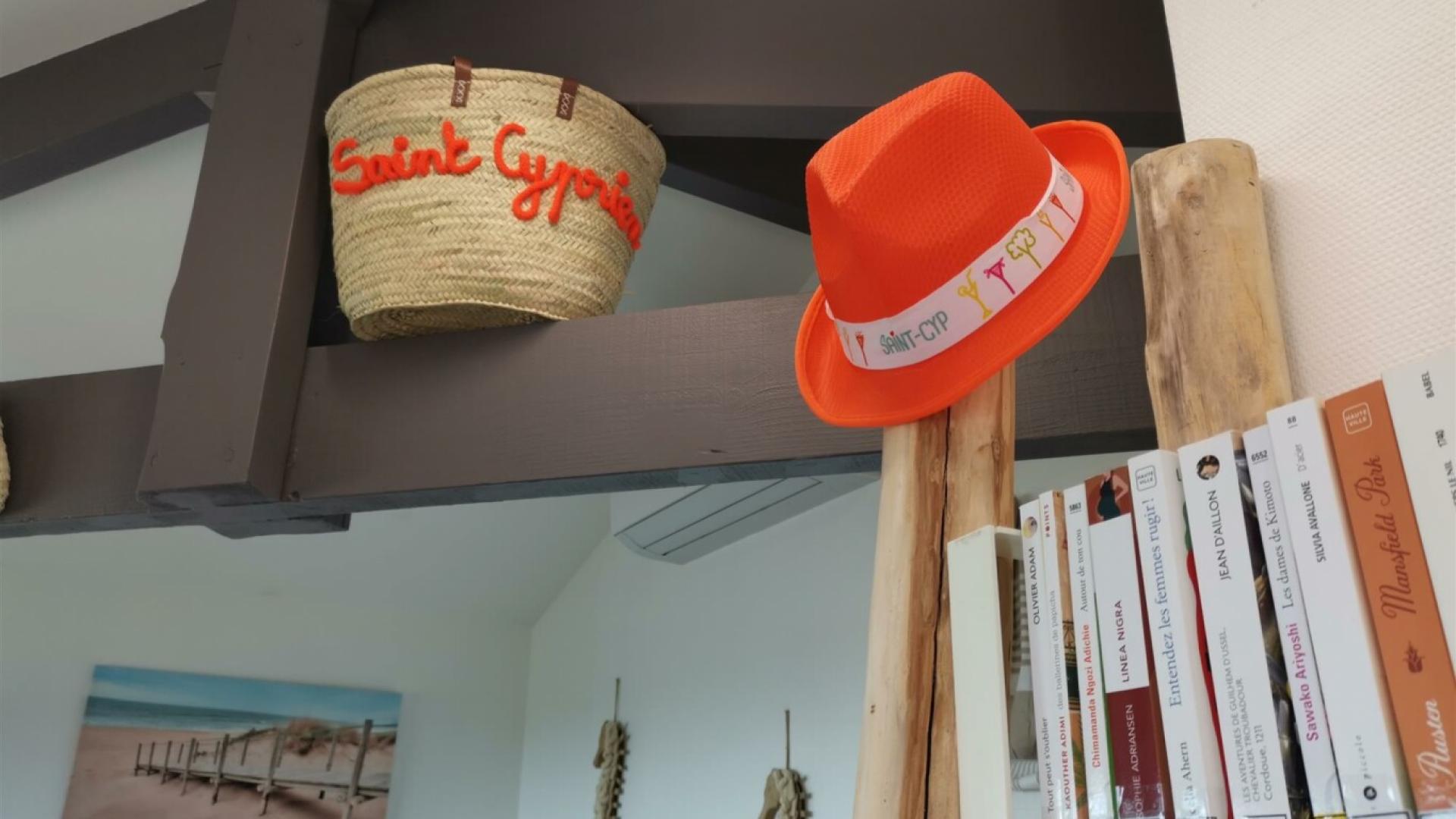 BIBLIOTHEQUE - PLAGE NORD - SAINT CYPRIEN -