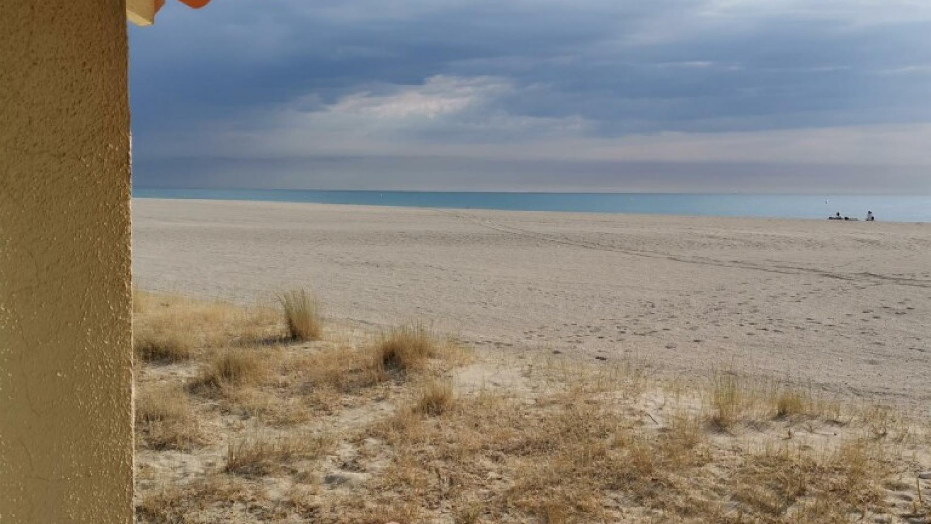 "UN LIVRE A LA MER" BIBLIOTHEQUE DE PLAGE