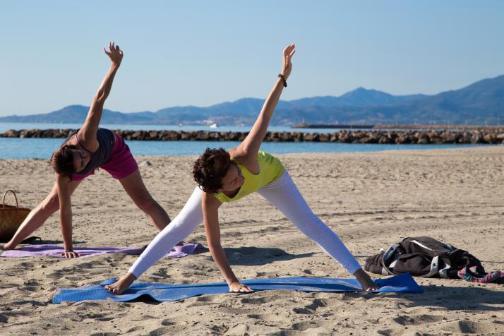 Yoga sur la plage de Saint-Cyprien